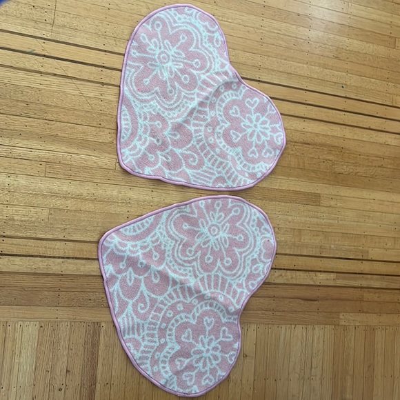 2 small carpets - Picture 1 of 8